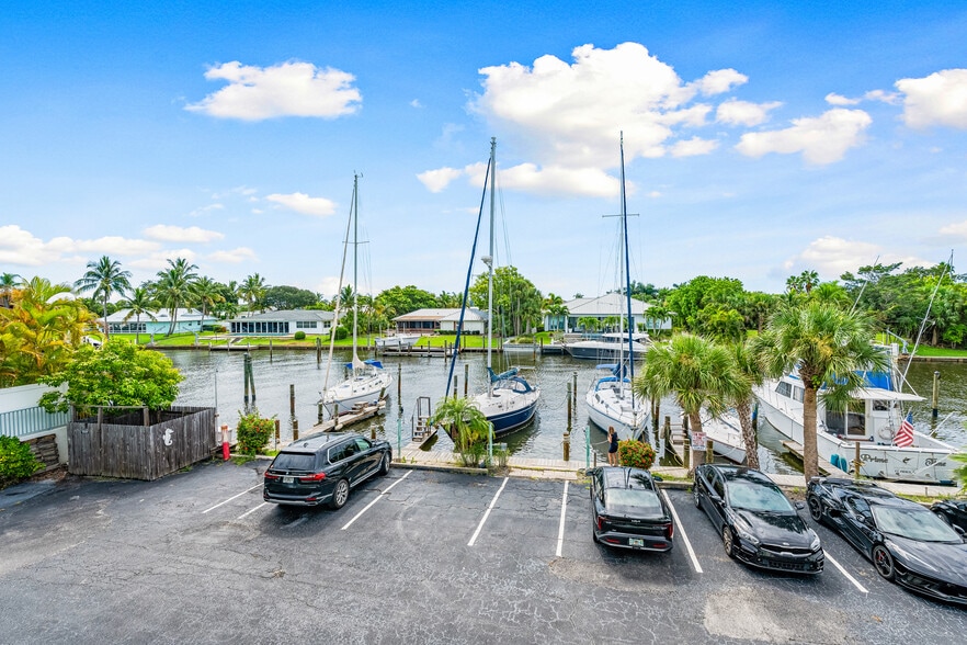More Photos Of 23 Royal Palm Pointe, Vero Beach Restaurant For Sale