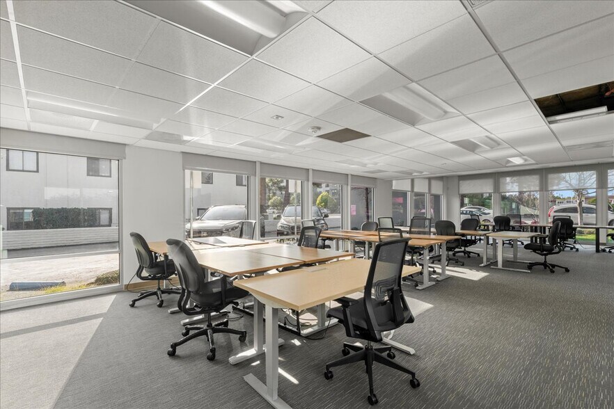 More Photos Of 555 Veterans Blvd, Redwood City Office For Lease