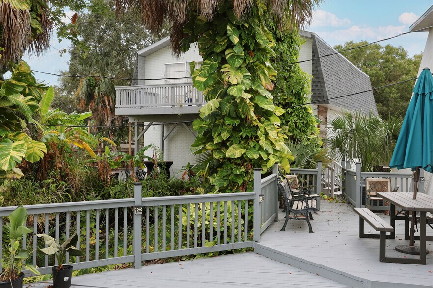 More Photos Of 2231-2233 Nursery Rd, Clearwater Loft Creative Space For Lease