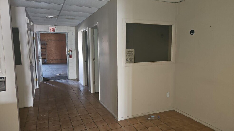 More Photos Of 2506 W Exprwy 83, Mission Warehouse For Sale