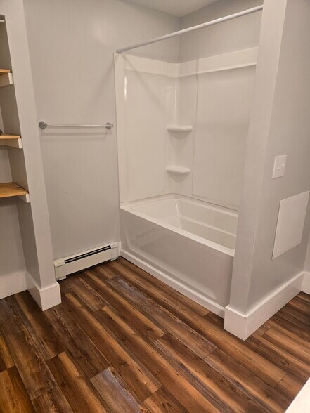 More Photos Of 12 Middle St, Lancaster Storefront Retail Residential For Sale