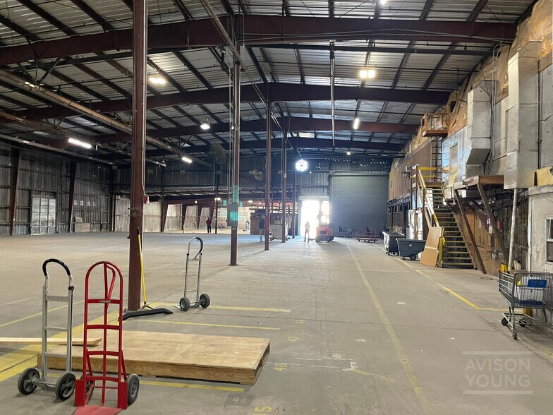 More Photos Of 1107 N Thomas Ave, Leesburg Warehouse For Lease