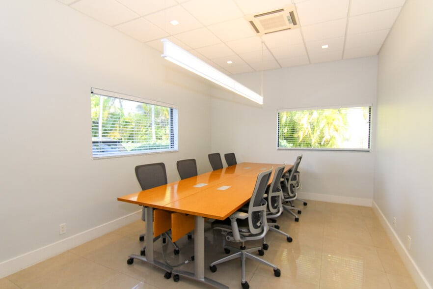 More Photos Of 8111-8119 NW 33rd St, Miami Warehouse For Sale
