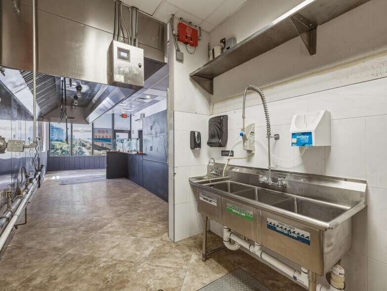 More Photos Of 225 95th St, Surfside Storefront For Lease