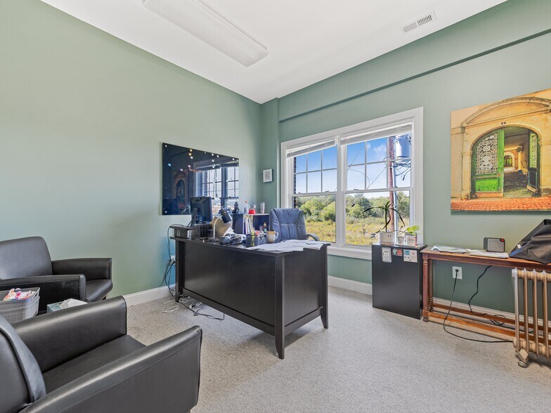 More Photos Of 120 Chadwick Square Ct, Hendersonville Medical For Sale