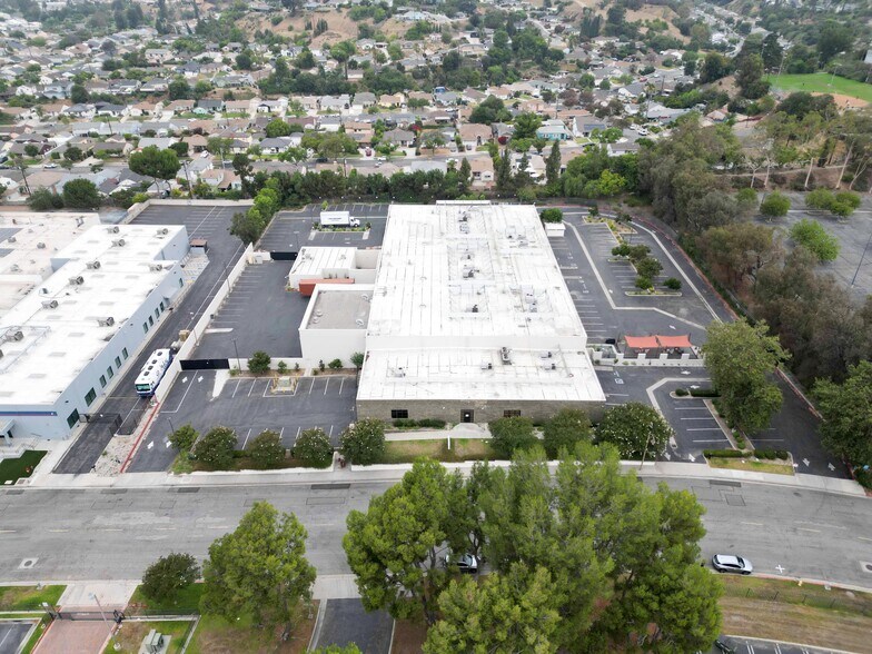 More Photos Of 2001 Saturn St, Monterey Park Light Distribution For Sale