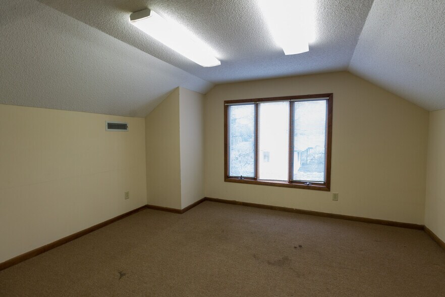 More Photos Of 810 W King St, Kings Mountain Office For Sale
