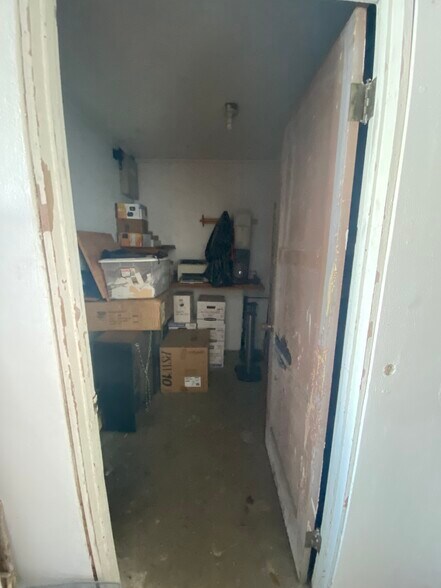 More Photos Of 805 12th St, Hempstead Office Residential For Sale