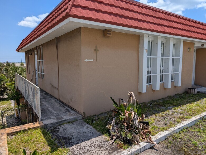 More Photos Of 812 N 7th St, Fort Pierce Medical For Lease