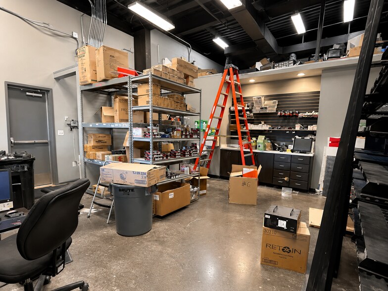 More Photos Of 4411 19th St, Lubbock Freestanding For Lease