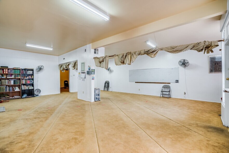 More Photos Of 5112-5114 Vineland Ave, North Hollywood Storefront Retail Residential For Sale