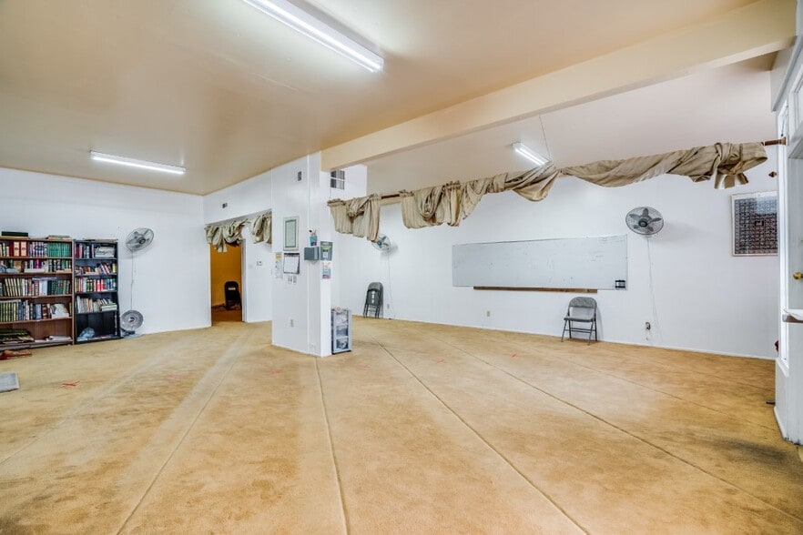 More Photos Of 5114 Vineland Ave, North Hollywood Storefront Retail Residential For Sale