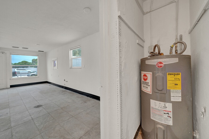 More Photos Of 311 E Commercial Blvd, Oakland Park Freestanding For Sale