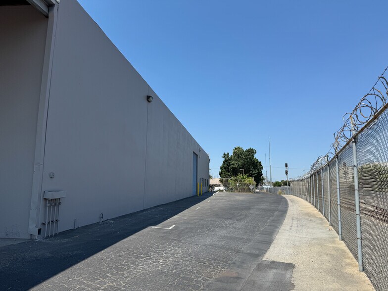 More Photos Of 440 E Walnut Ave, Fullerton Warehouse For Lease