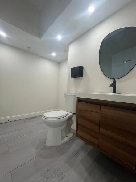 More Photos Of 135-137 Sunrise Hwy, Amityville Storefront Retail Office For Lease