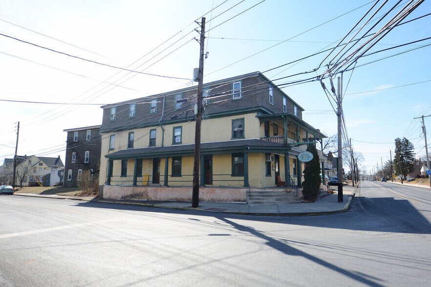 More Photos Of 101 S Main St, Richlandtown Restaurant For Sale