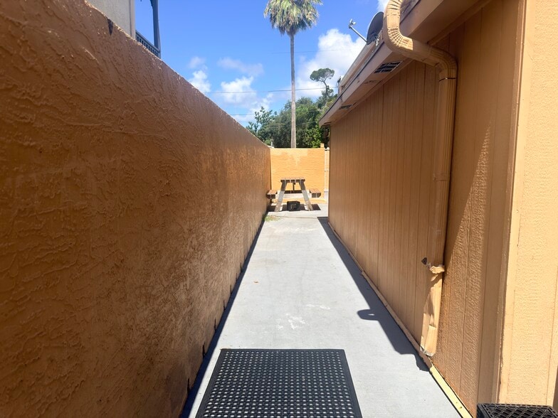 More Photos Of 6398 Ridge Rd, Port Richey General Retail For Lease