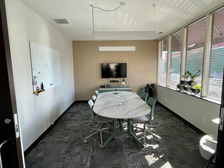 More Photos Of 601 SE Clay St, Portland Light Manufacturing For Sale