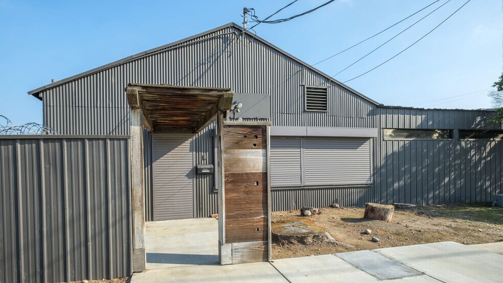 More Photos Of 1520-1528 N Sierra Vista Ave, Fresno Industrial For Sale