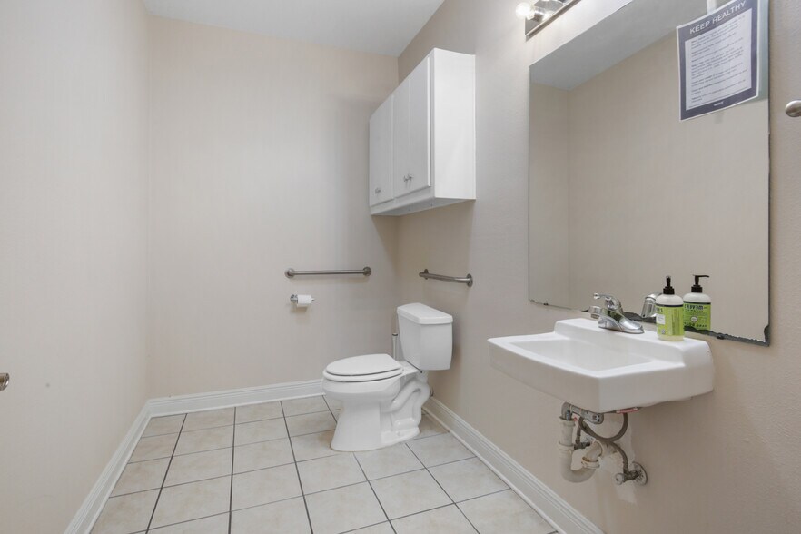 More Photos Of 294 Thames Ave, Bay Saint Louis Office For Sale