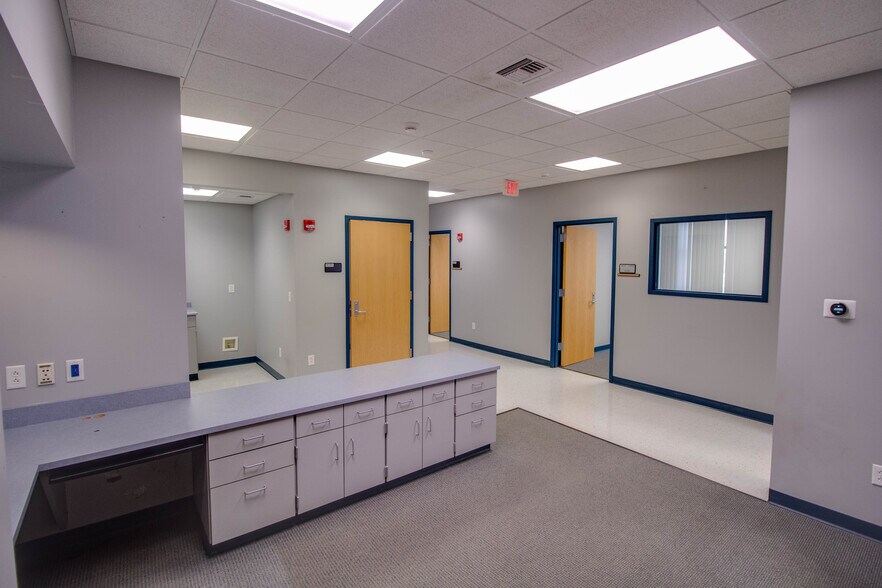 More Photos Of 18400 Shipman Rd, Carlinville Schools For Sale