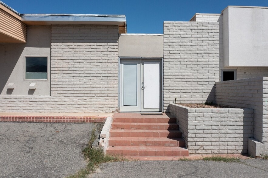 More Photos Of 570 Oleander Rd, Palm Springs Manufacturing For Sale