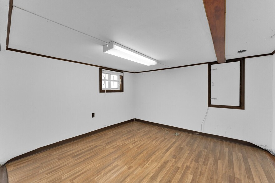 More Photos Of 1451 Ouellette Av, Windsor Office Residential For Sale