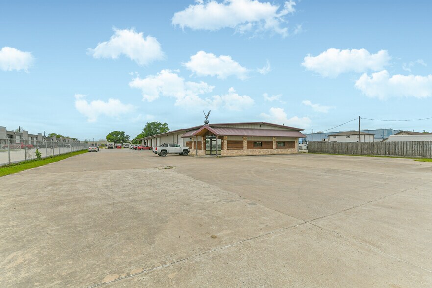 More Photos Of 7449 Wright Rd, Houston Manufacturing For Sale