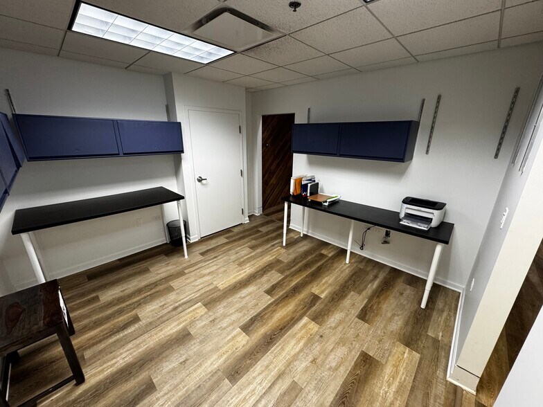 More Photos Of 1540 Hannah Ave, Forest Park Light Distribution For Sale