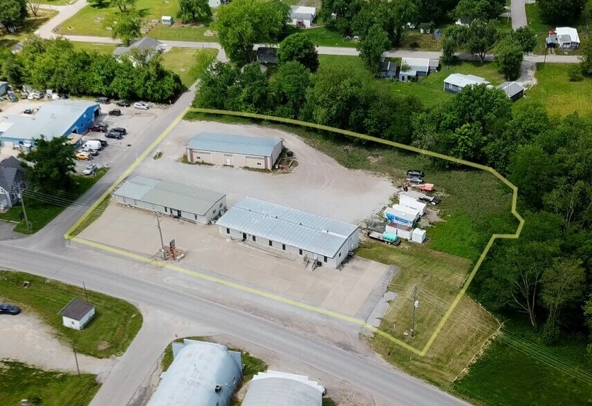More Photos Of 305 N Mason St, Carrollton Office For Sale