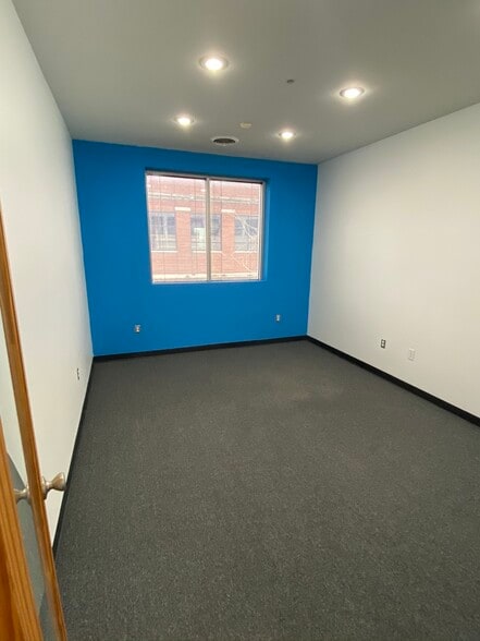 More Photos Of 1501 Iron St, North Kansas City Warehouse For Lease