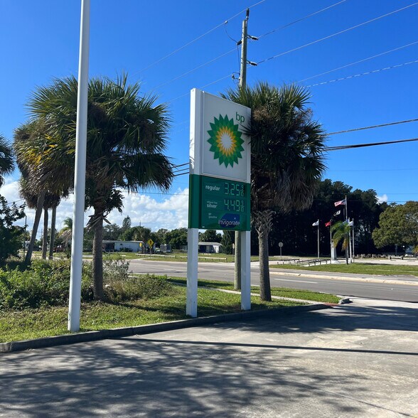 More Photos Of 2190 Port Malabar Blvd NE, Palm Bay Service Station For Sale