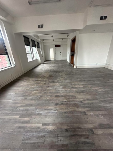 More Photos Of 40 Water St, New York Office Residential For Lease