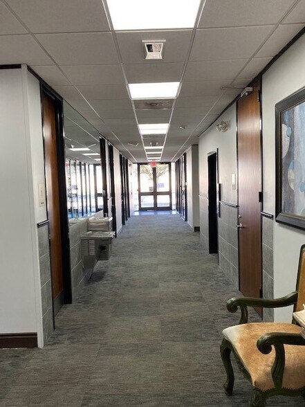 More Photos Of 9545 Katy Fwy, Houston Office For Lease