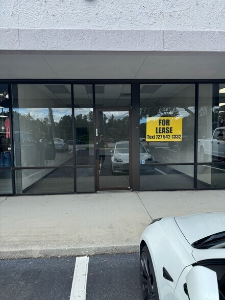 More Photos Of 32152 US Highway 19 N, Palm Harbor General Retail For Lease