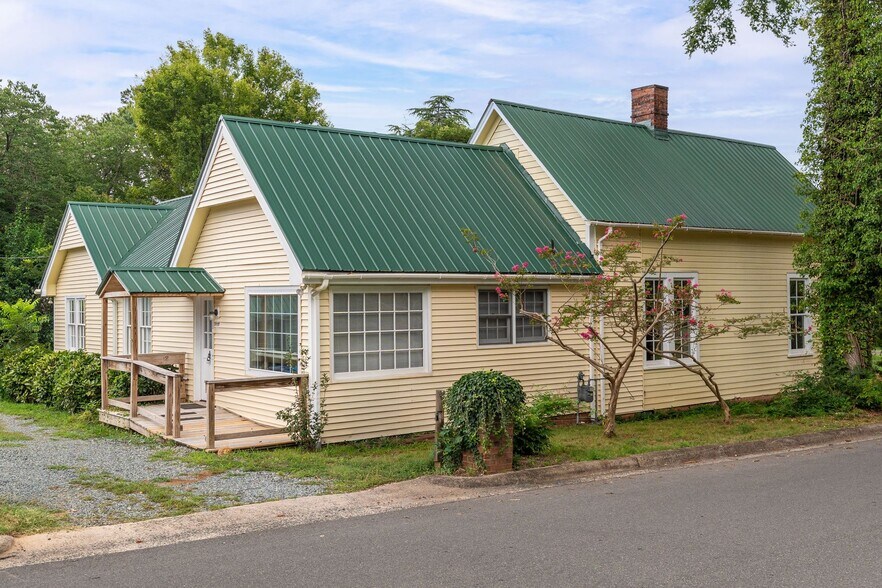 More Photos Of 117 E Salisbury St, Pittsboro Office For Sale