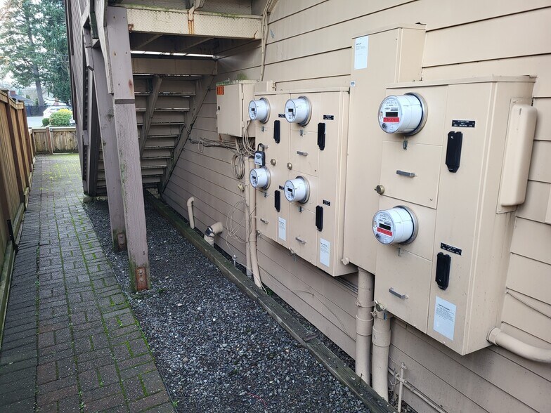 More Photos Of 223 S Lewis St, Monroe Storefront Retail Office For Lease