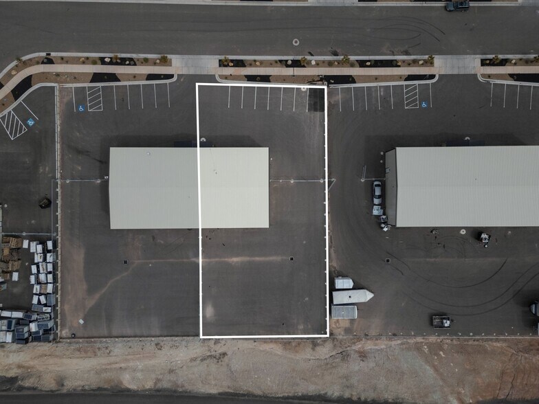 More Photos Of 692 S 5725 W, Hurricane Warehouse For Lease