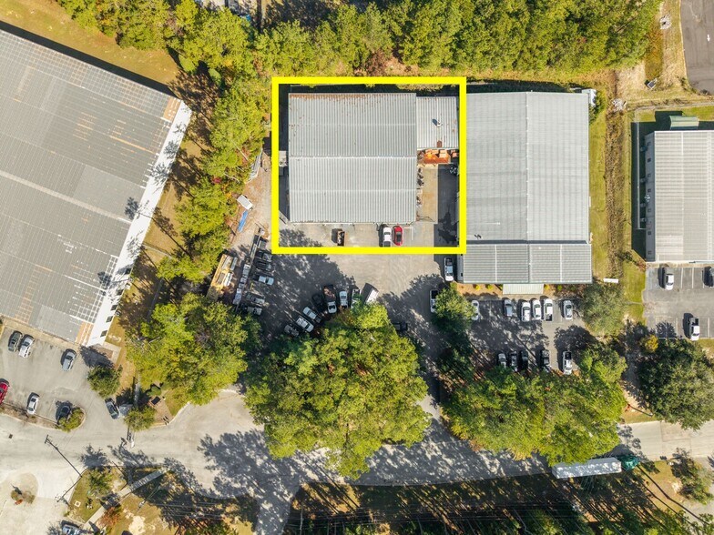 More Photos Of 3270 Benchmark Dr, Ladson Manufacturing For Lease