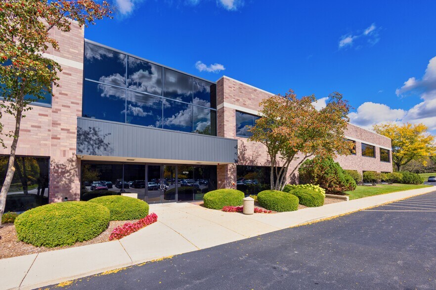 More Photos Of 1770 Park St, Naperville Office For Sale