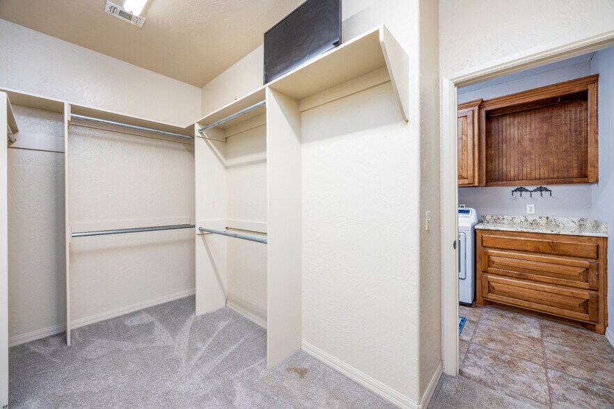 More Photos Of 12625 Sandpiper Rd, Thackerville Specialty For Sale