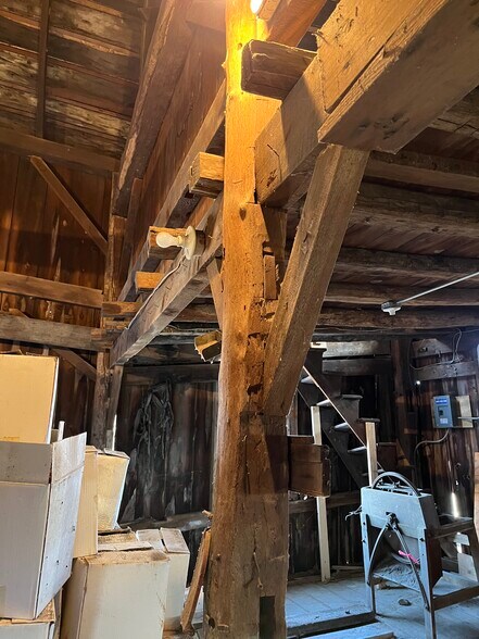 More Photos Of 156 Mount Zion Rd, Marlboro Flex For Sale