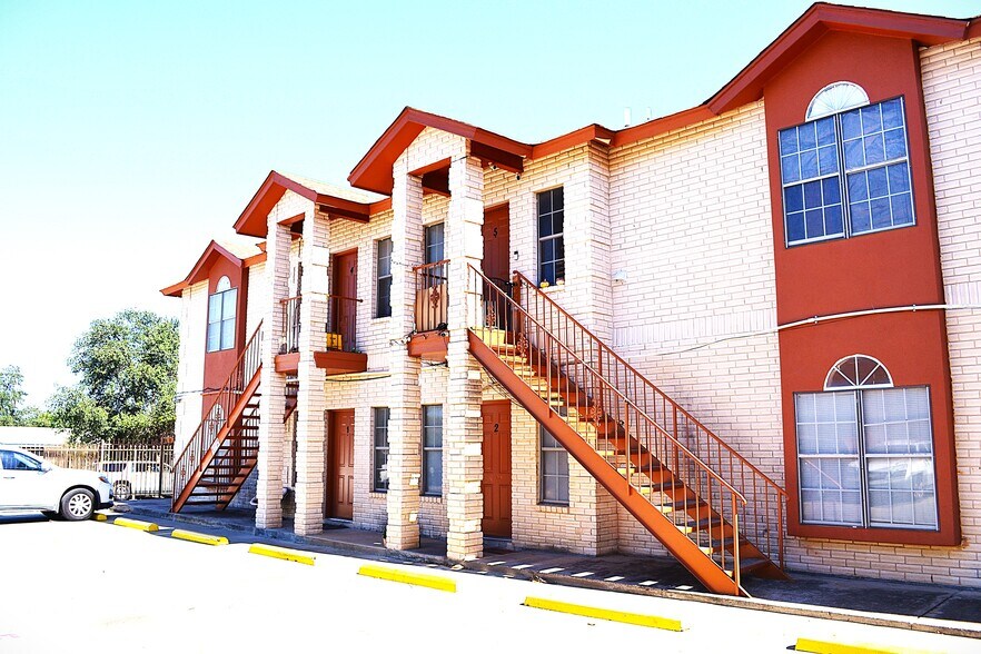More Photos Of 1719 Willow St, Laredo Apartments For Sale