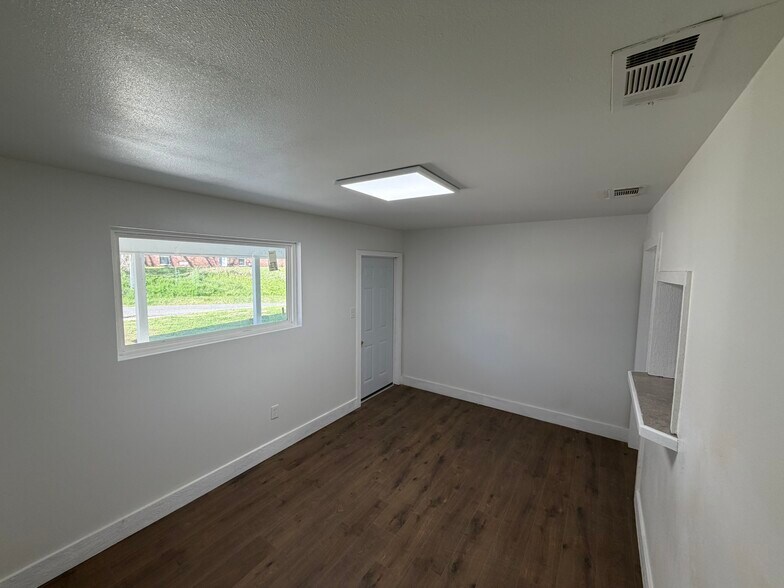 More Photos Of 1714 Erin St, Jackson Medical For Sale