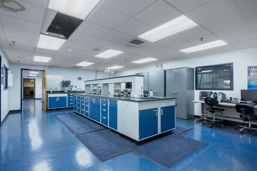 More Photos Of 99 Newbold Rd, Fairless Hills Warehouse For Lease