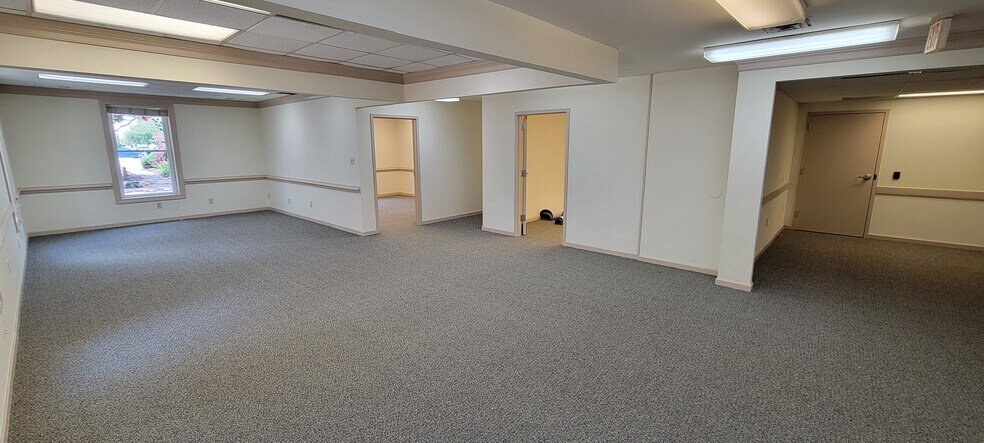 More Photos Of 7 W Queens Way, Hampton Medical For Sale