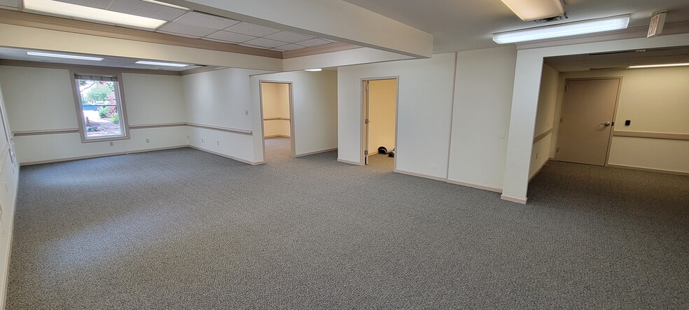 More Photos Of 7 W Queens Way, Hampton Medical For Lease