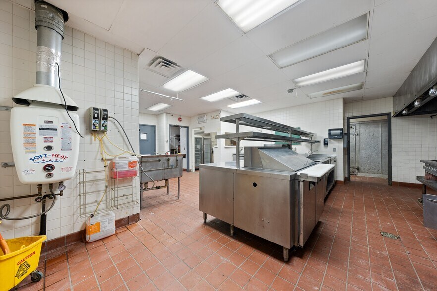 More Photos Of 1530 Cleveland Rd, Sandusky Hotel For Sale