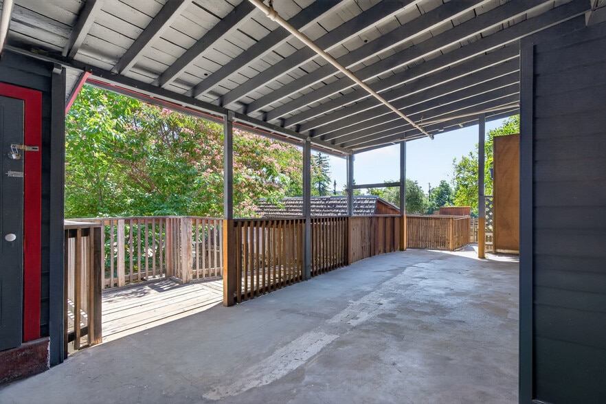 More Photos Of 530 N Cloverdale Blvd, Cloverdale Specialty For Sale