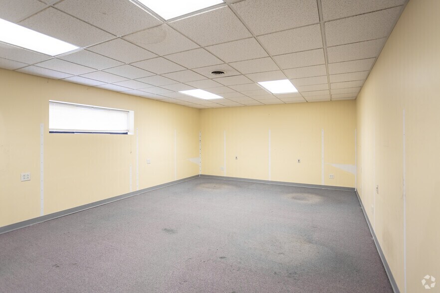 More Photos Of 520 Pleasant Valley Rd, Trafford Office For Sale
